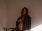 Беременная Эмили Ратаковски вновь обнажилась перед камерой и выложила фото в сеть 