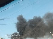 Оккупанты нанесли удар по Харькову: на месте прилета масштабный пожар, есть пострадавшие (фото)
