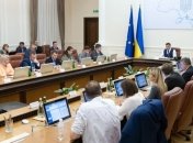 Гончарук пояснил высокие зарплаты министров