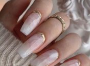 Идеи золотистого маникюра