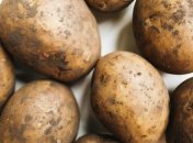 Додайте в тару з картоплею лише один продукт