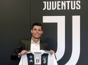 Официально: Роналду подписал контракт с "Ювентусом"