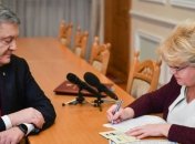 Порошенко подал документы в ЦИК для регистрации в кандидаты на выборы