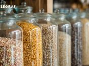 Крупи треба регулярно перевіряти на наявність жучків (зображення створено за допомогою ШІ)