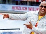 Дуэйн "Скала" Джонсон выступит в качестве конферансье боя Мейвезер - Макгрегор