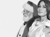 Карла Бруни украсила собой рождественскую кампанию Burberry (Фото, Видео)