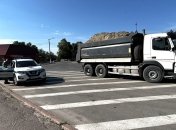 Вантажівку зупинили інспектори для контролю