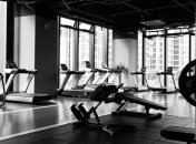 Коли в Україні запрацюють метро, спортзали та магазини