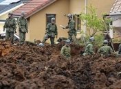 На півдні Японії сильні зливи затопили вулиці та зруйнували будинки