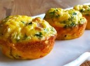 Такі омлетні капкейки точно сподобаються домашнім