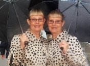 60-летние сестры-близнецы, которые носят одинаковую одежду в течение 14 лет (Фото) 