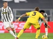 Блестящий дубль Роналду за четыре минуты помог Ювентусу обыграть Кальяри (видео)