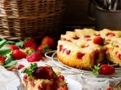 Рецепт дня: сметанный пирог с летними ягодами