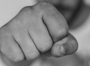 "Все просто смотрели!" Супругов избили в киевском "Сильпо" за просьбу надеть маску