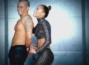 Дженнифер Лопес показала обручальное кольцо с огромным бриллиантом. Фото