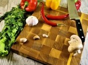 Рассказываем, как устранить неприятный запах с разделочной доски