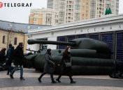 Подобная "выставка" веселит многих киевлян