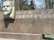 В Днепре демонтировали стеллу "Победа коммунизма неизбежна"