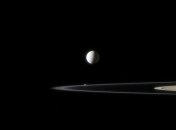 NASA представила новые фотографии спутников Сатурна