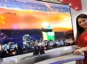LG показала первый в мире скручиваемый телевизор