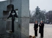 Президент и Первая леди почтили память жертв Голодомора в Украине