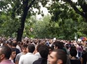 Митингующие в Ереване прогнали журналистов российского канала