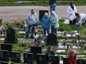 Священик пояснив, чи можна брати на кладовища дітей у поминальні дні