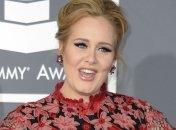 Песня Адель "Hello" продолжает возглавлять Billboard Hot 100