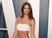 Эмили Ратаковски похвастаться стройной и привлекательной фигурой (Фото)