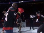 Эвандер Холифилд нокаутировал хоккеиста (Видео)