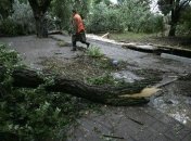 В Грузии сильный ветер срывает крыши с домов