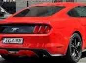 "Какое безвкусие": алый Mustang на парковке у бюджетного комитета Рады насмешил сеть (фото)