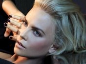 Превосходная Шарлиз Терон порадовала поклонников обнаженным телом