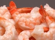 Большие и ярко красные: в курортной Затоке отдыхающим продают фальшивые креветки (видео)