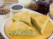 Под хрустящей сахарной корочкой - рассыпчатое, нежное печенье