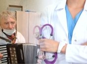 "Сподіваюся, путіна лікують так само": головлікар в окупованому селі рятує пацієнтів грою на баяні (відео)