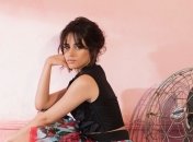 В спортивном костюме и растрепанными волосами: нежные снимки Камилы Кабелло