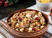 Кутья с апельсиновой цедрой и мороженой клубникой