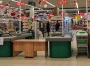 Парень подговорил 12-летнюю девочку обокрасть магазин 