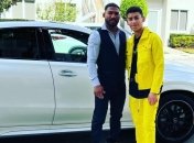 Гамбоа опубликовал фото с сыном возле авто в день аварии