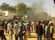 Протесты в Судане: Введено чрезвычайное положение и комендантский час