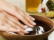 Как лечить трещины на руках?