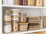 Комахи часто заводяться у шафці з крупами