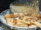 С посыпкой из золота и трюфелями: как подают самый дорогой в мире картофель фри (фото)