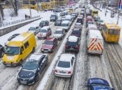 Киев стоит в огромных пробках из-за снегопада  