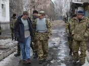 Представители посольства США посетили зону боевых действий