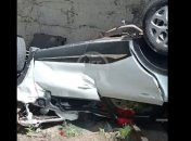 "Газ с тормозом перепутала?" В России девушка погибла, слетев в ущелье вместе с авто (видео) 