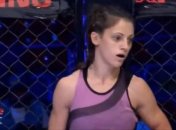 Боец ММА "задушила" соперницу за 10 секунд (Видео)