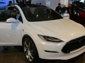 Tesla Model X собрал 6 000 предзаказов