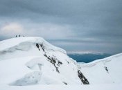 Снежные шапки местами больше 3 метров: в Карпатах с начала лета не сходит снег (фото, видео)
